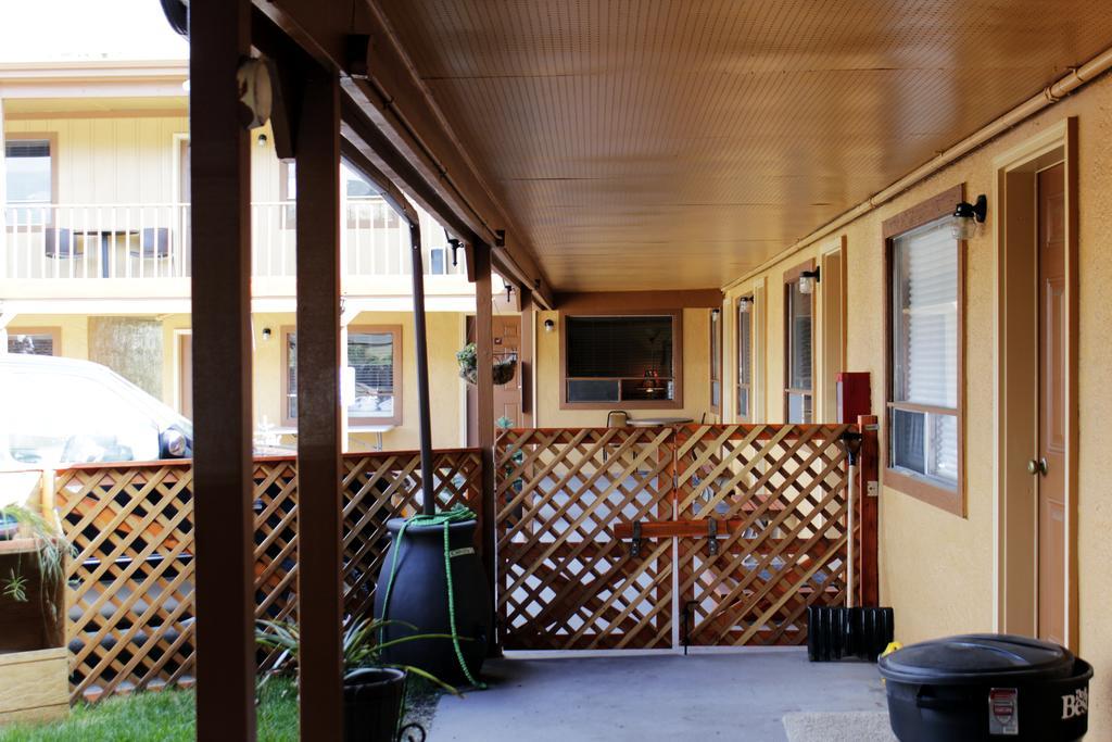 Country Motor Inn Livingston Kültér fotó